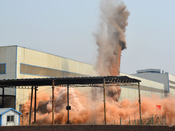 万荣（70米）烟囱爆破工程