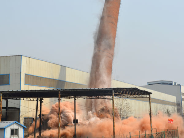 万荣（70米）烟囱爆破工程