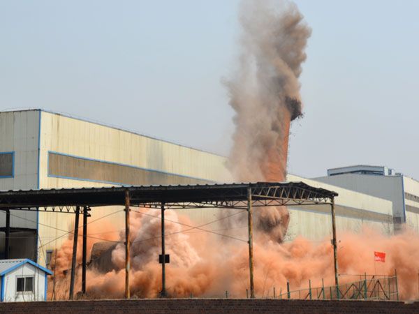 万荣（70米）烟囱爆破工程