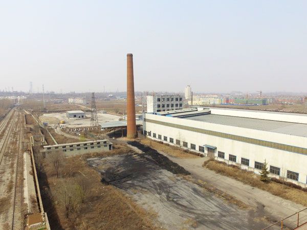 万荣烟囱爆破现场